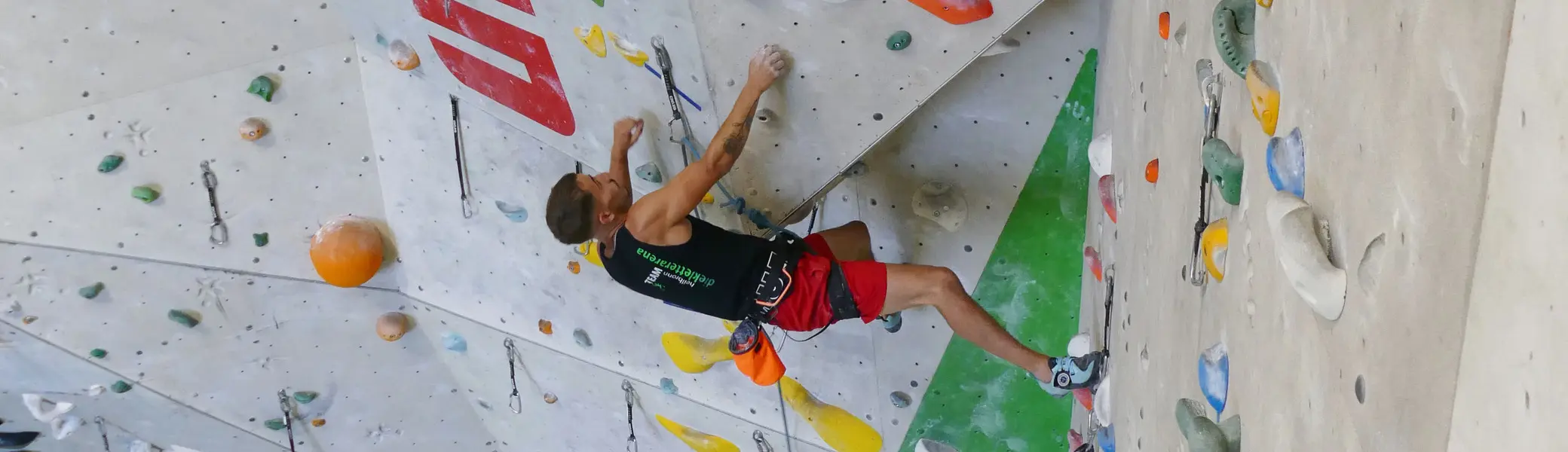 Mann klettert in der Kletterarena Heilbronn | © DAV Heilbronn