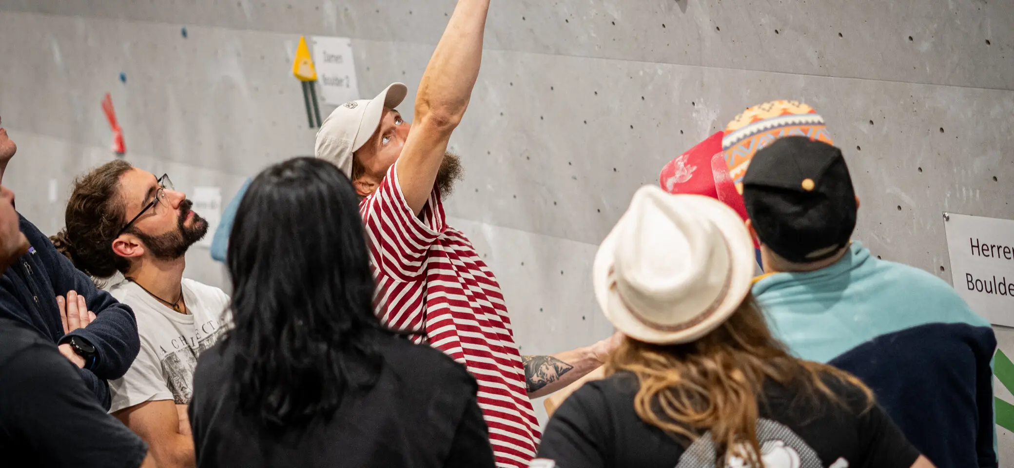 Zusammen anpacken in der Kletterarena | © diekletterarena
