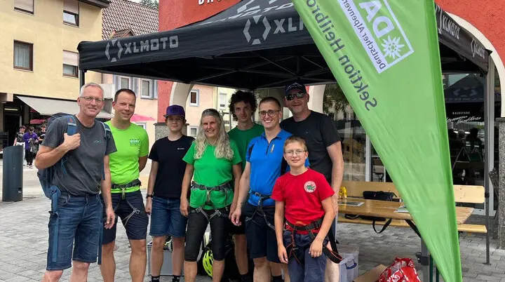 Gruppenfoto Helfer Bezirksgruppe Künzelsau auf dem Stadtest 2025 | © DAV Heilbronn